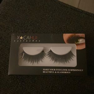 False eyelashes